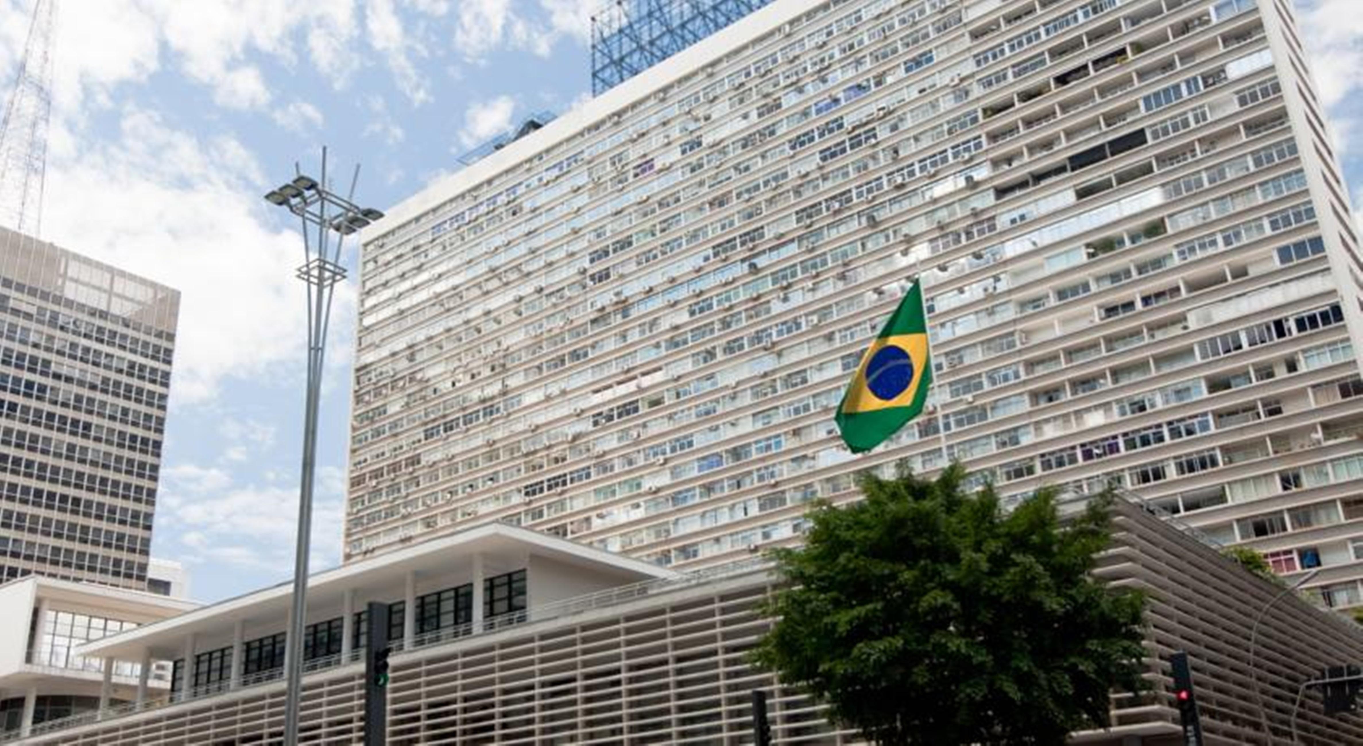 Renaissance Sao Paulo Hotel Exterior foto The 1960s-built building of the Federal University of Rio de Janeiro, in which the university library is located.