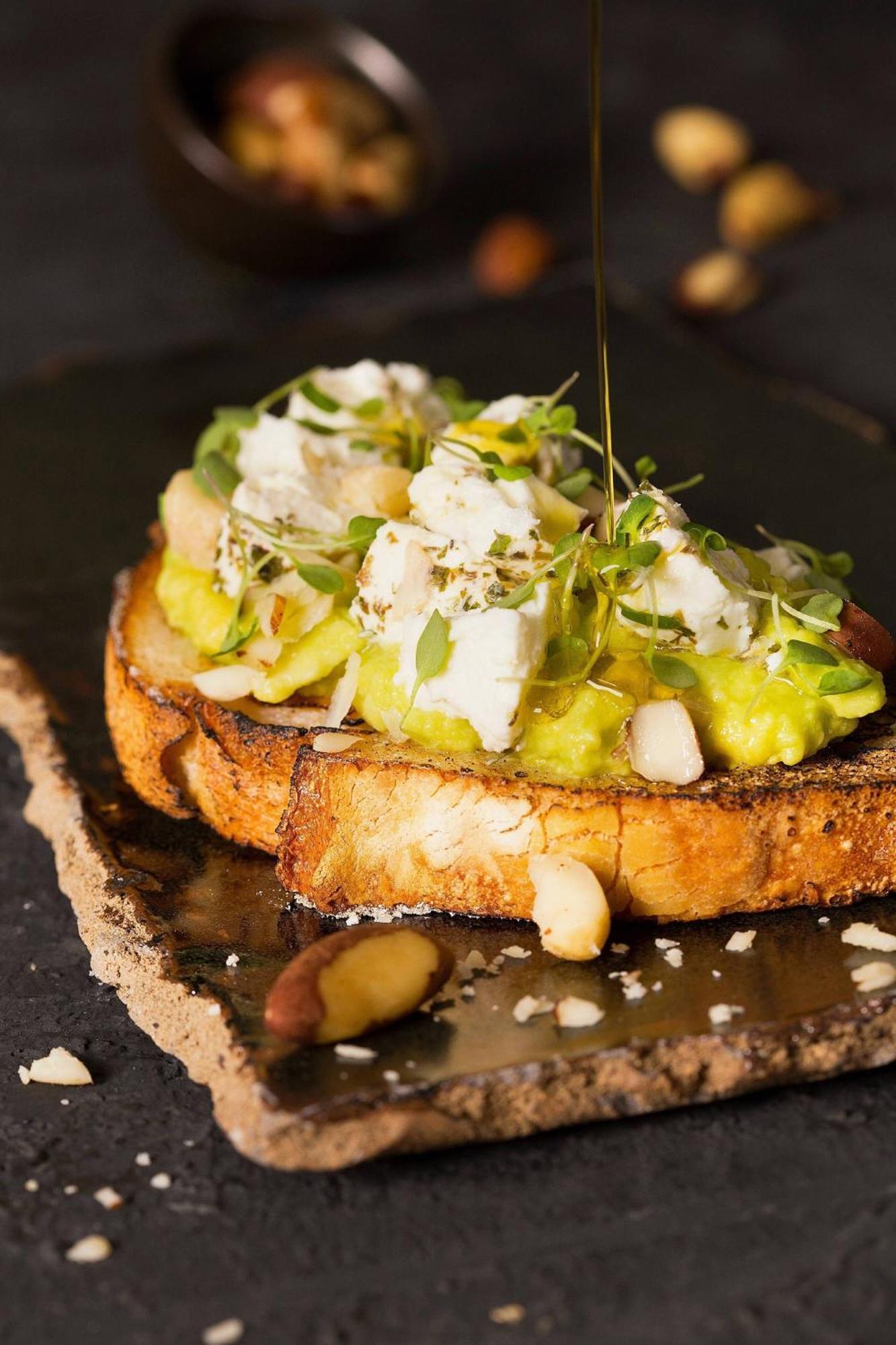 Renaissance Sao Paulo Hotel Exterior foto Avocado and goat's cheese on toast